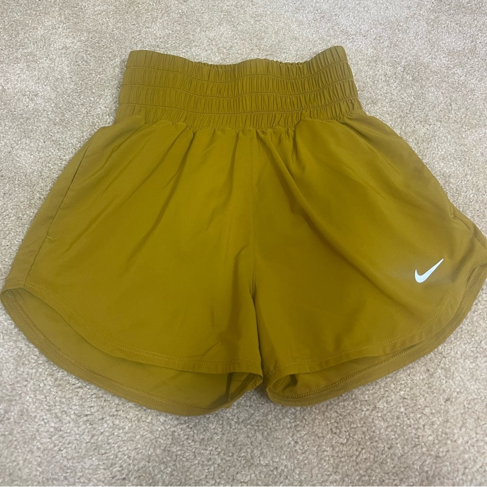NIKE high waist loose fit Dri Fit shorts size XS
